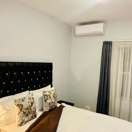 Skyfly Bed & Breakfast マンジニ エクステリア 写真
