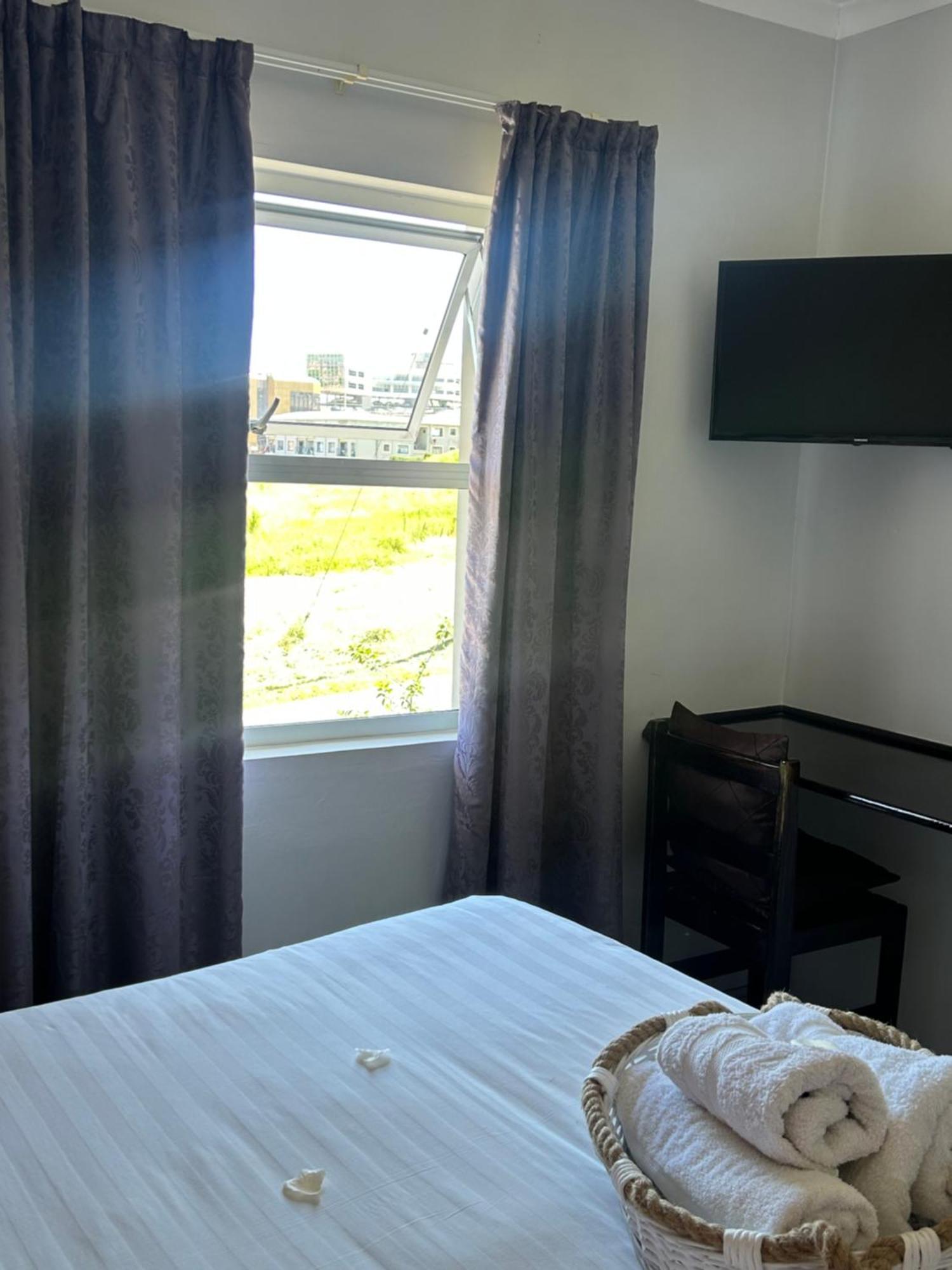 Skyfly Bed & Breakfast マンジニ エクステリア 写真