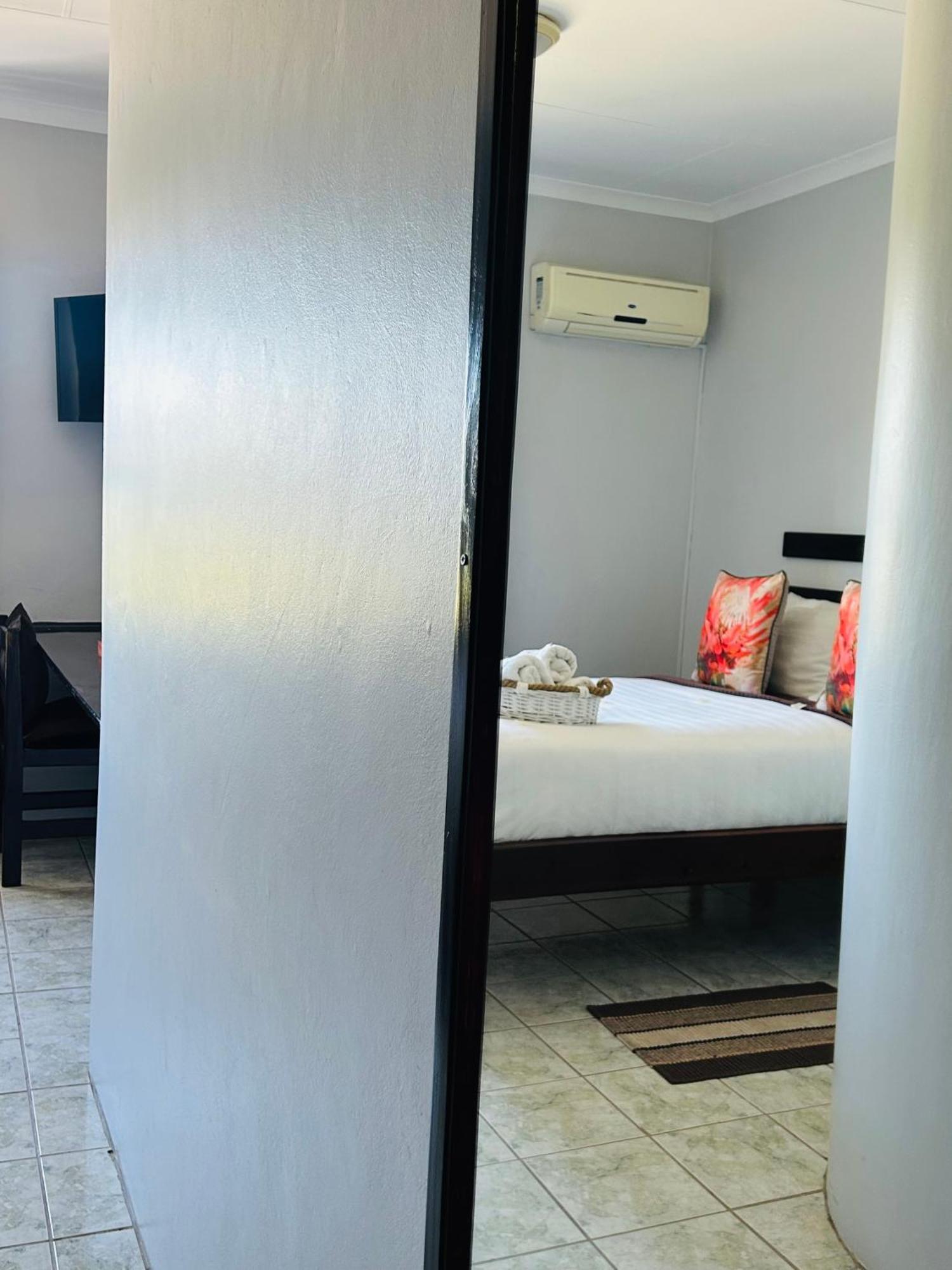 Skyfly Bed & Breakfast マンジニ エクステリア 写真