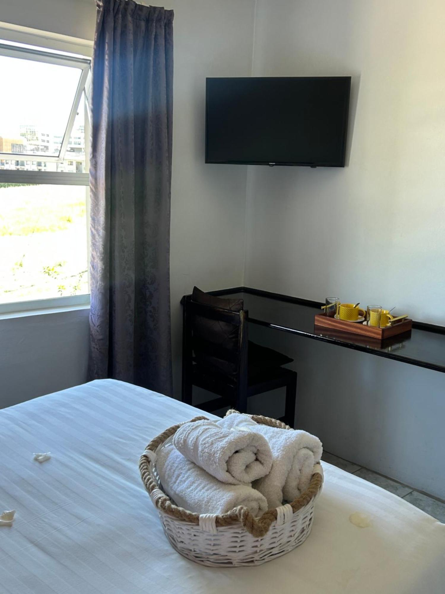 Skyfly Bed & Breakfast マンジニ エクステリア 写真