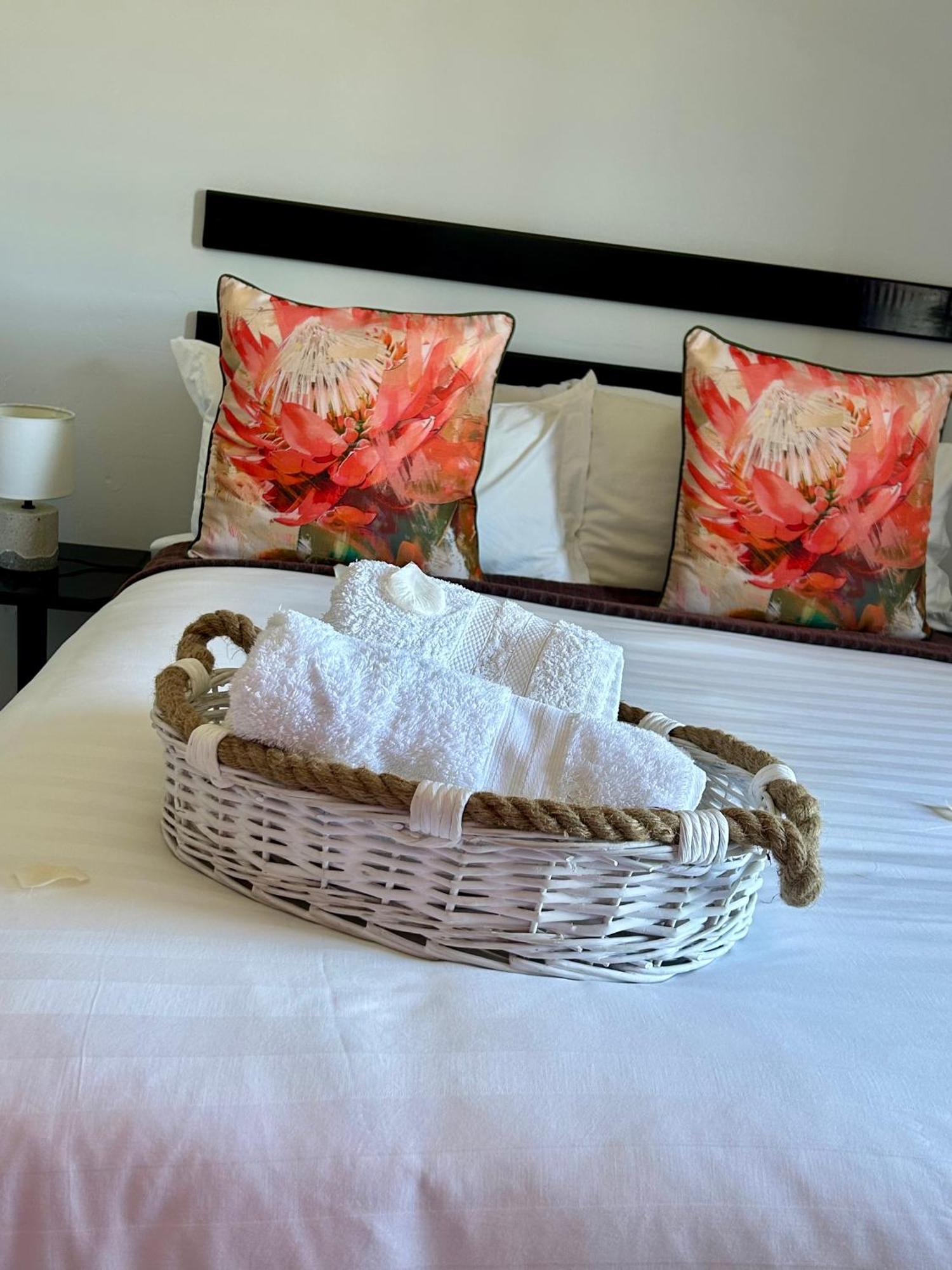 Skyfly Bed & Breakfast マンジニ エクステリア 写真