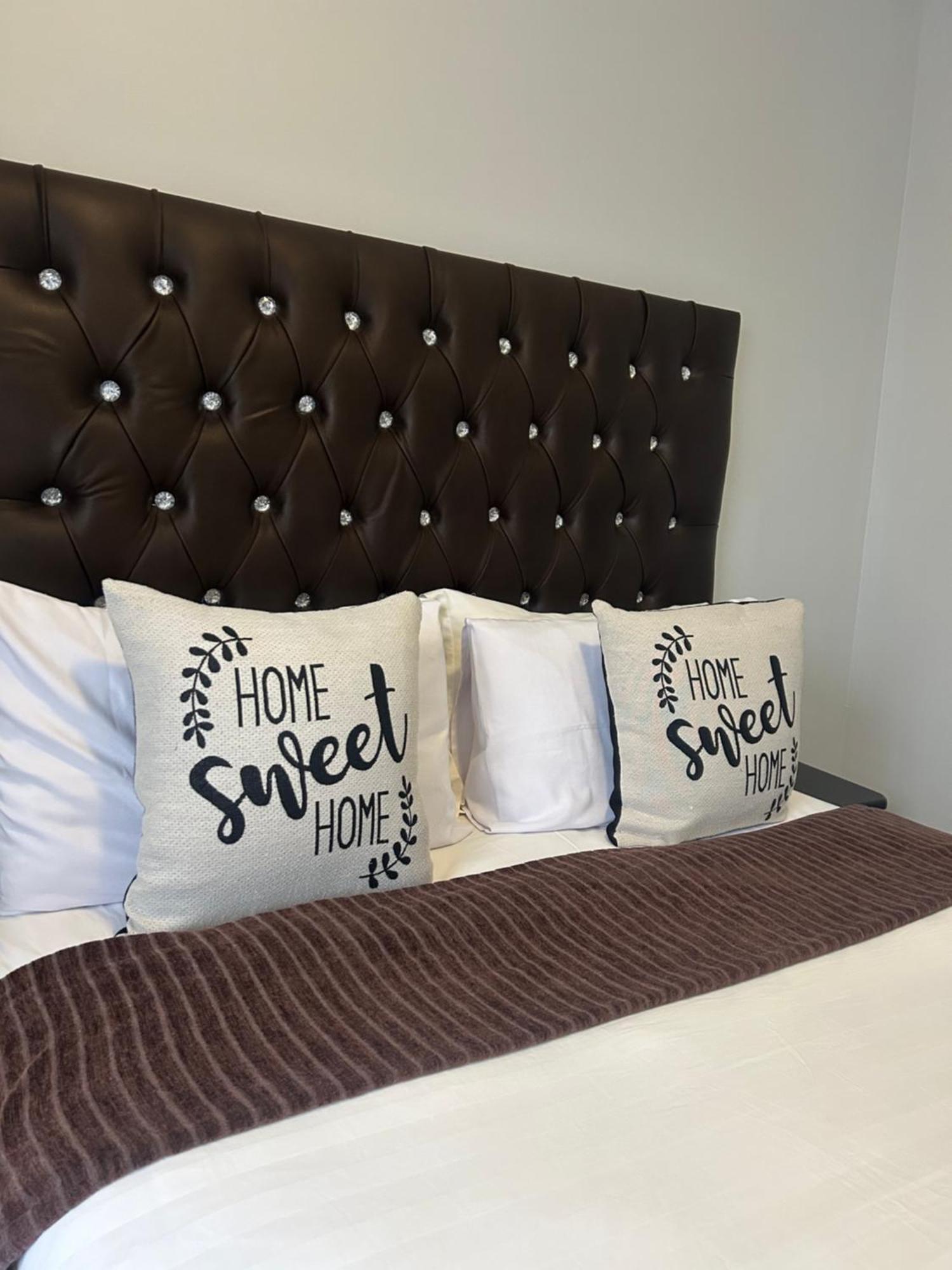 Skyfly Bed & Breakfast マンジニ エクステリア 写真