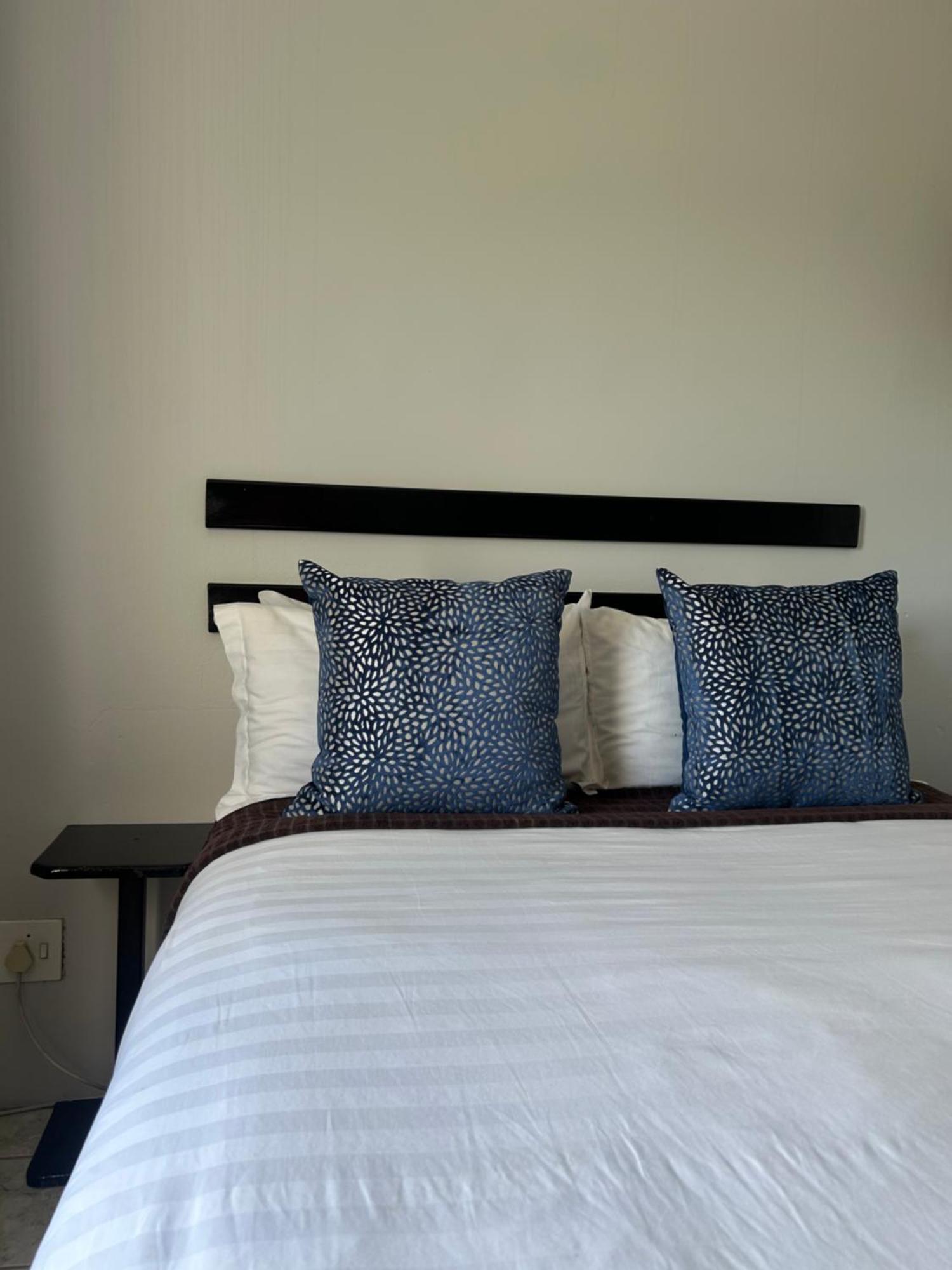 Skyfly Bed & Breakfast マンジニ エクステリア 写真