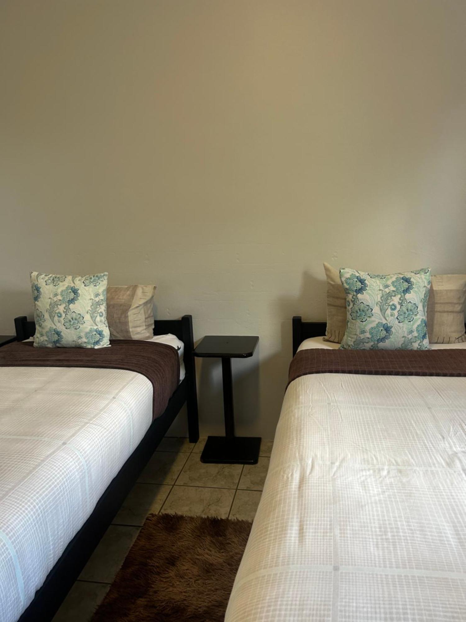 Skyfly Bed & Breakfast マンジニ エクステリア 写真