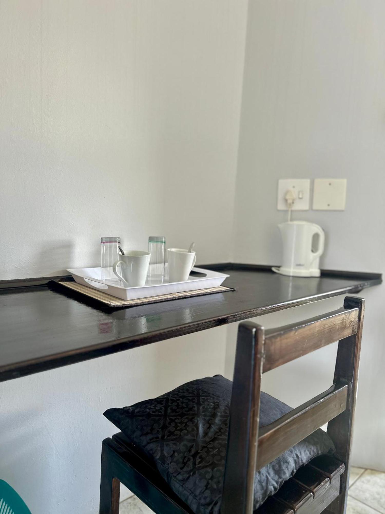 Skyfly Bed & Breakfast マンジニ エクステリア 写真
