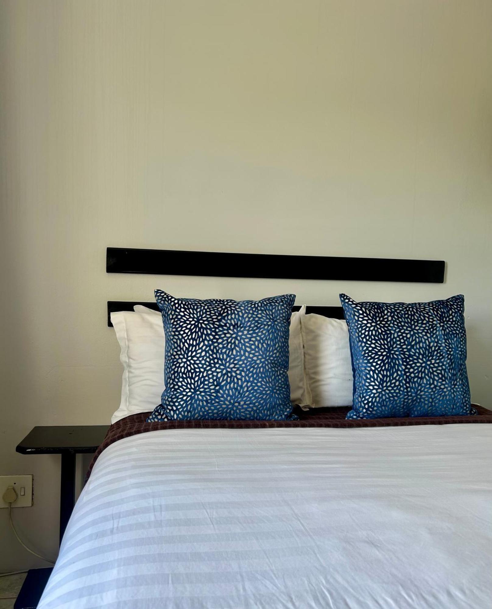 Skyfly Bed & Breakfast マンジニ エクステリア 写真