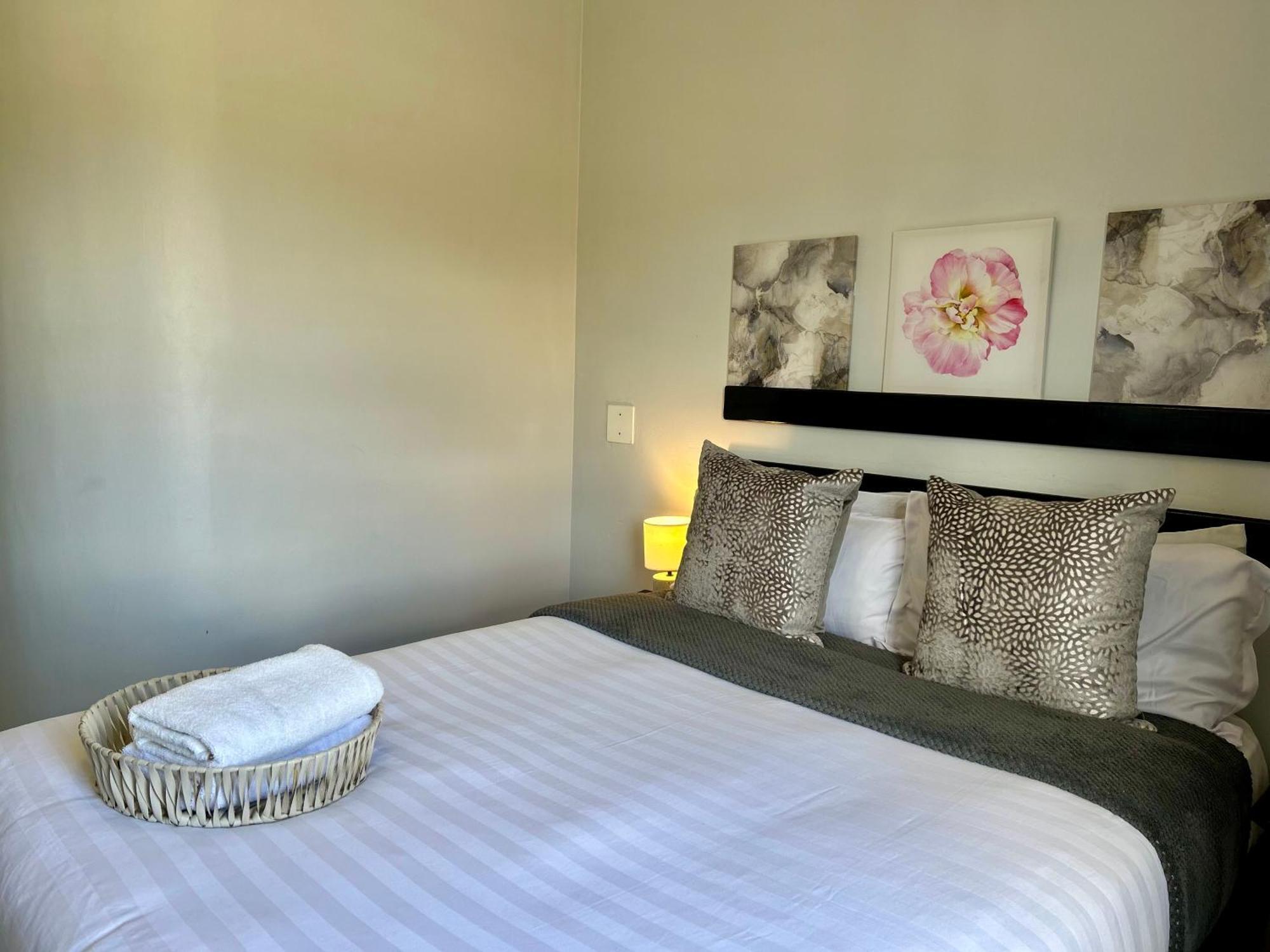 Skyfly Bed & Breakfast マンジニ エクステリア 写真
