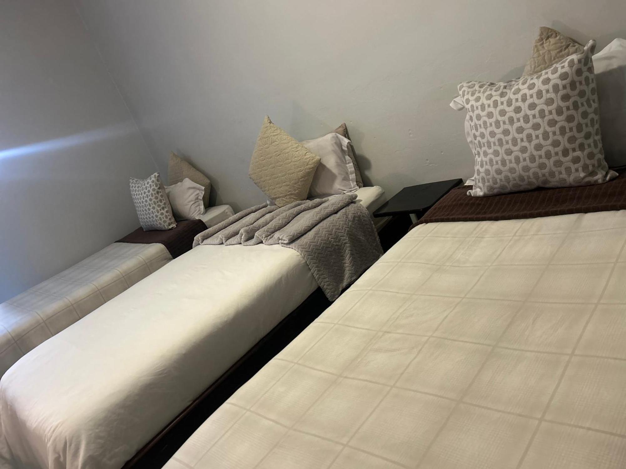Skyfly Bed & Breakfast マンジニ エクステリア 写真