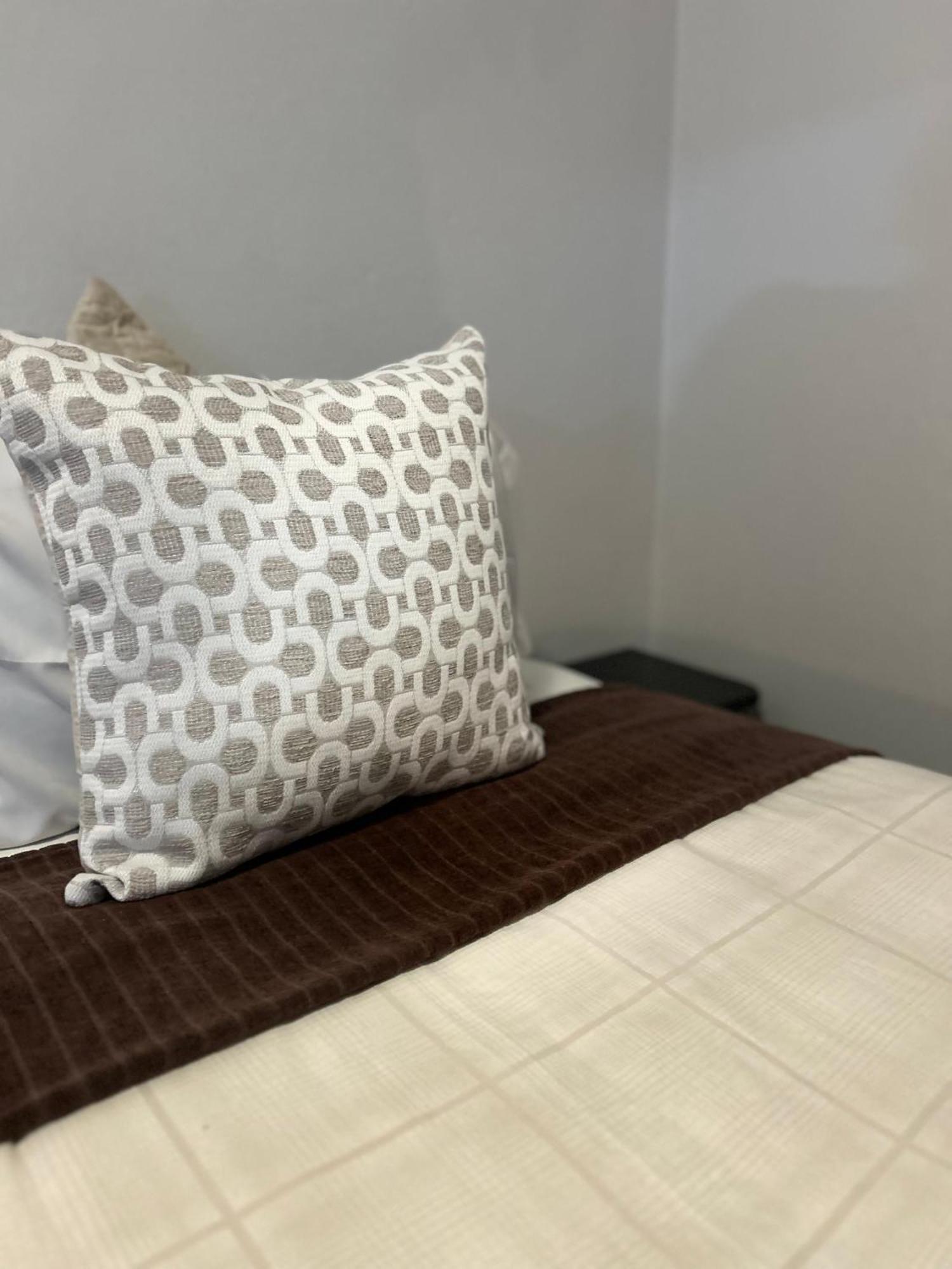 Skyfly Bed & Breakfast マンジニ エクステリア 写真
