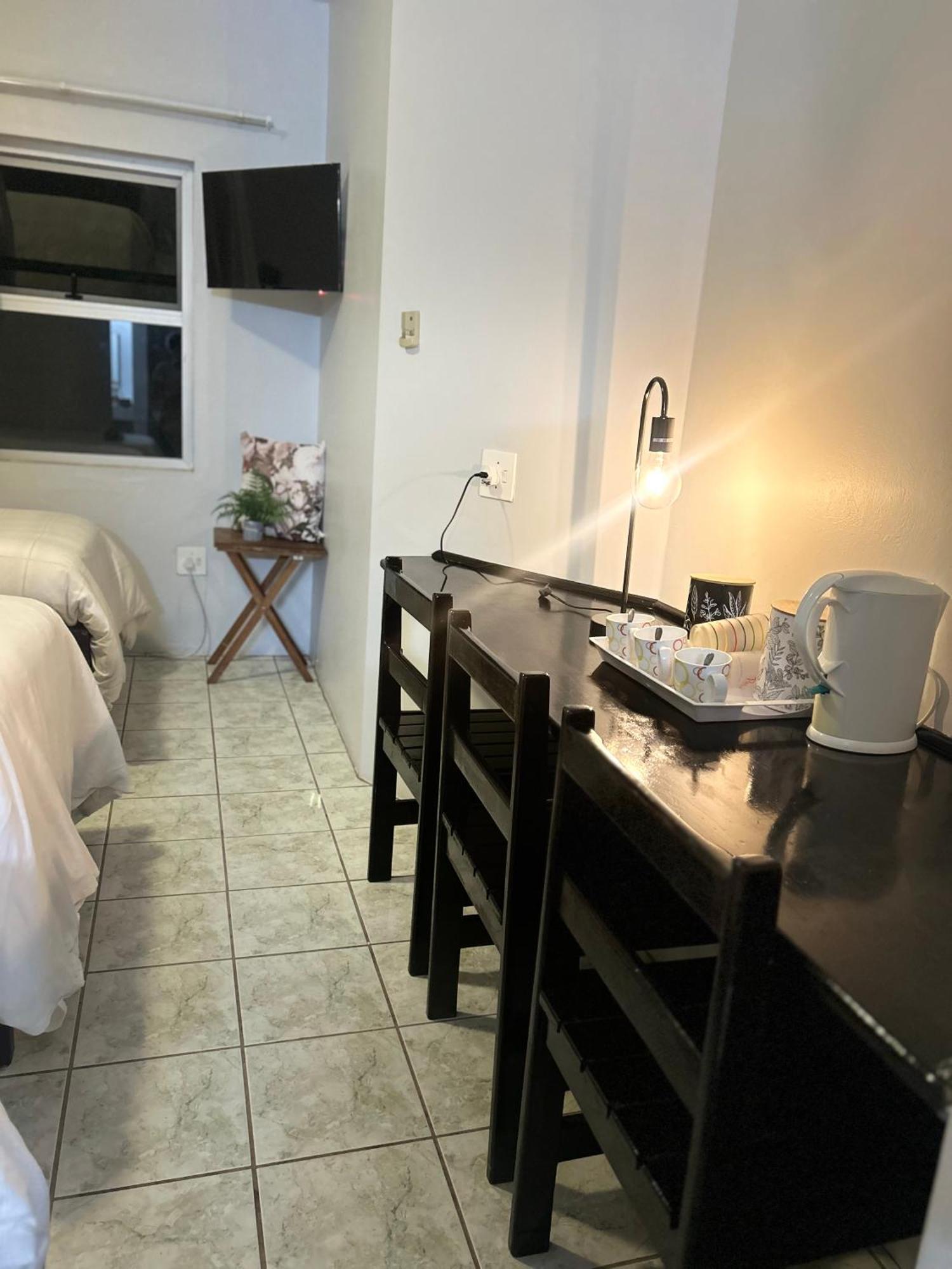 Skyfly Bed & Breakfast マンジニ エクステリア 写真