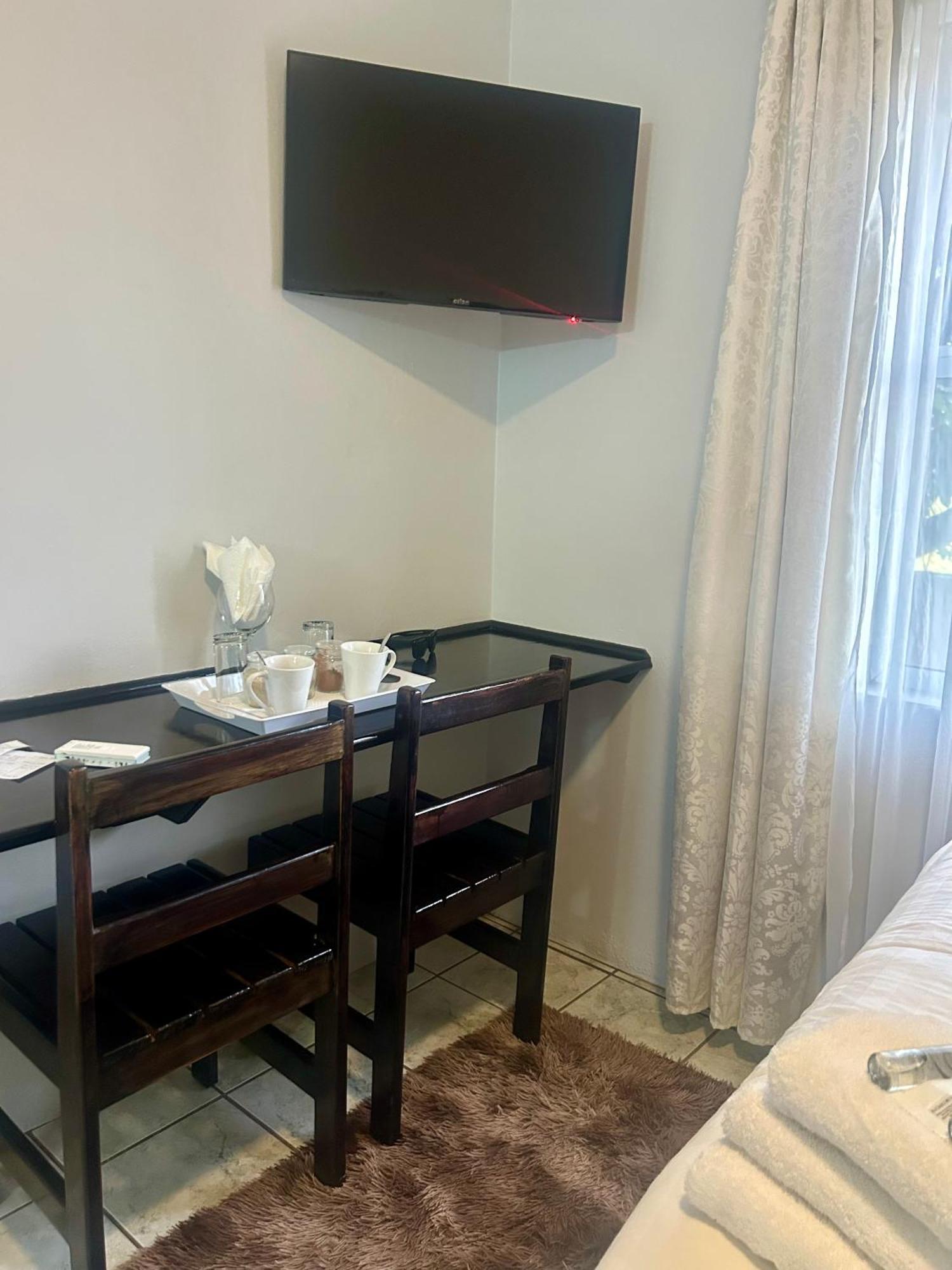 Skyfly Bed & Breakfast マンジニ エクステリア 写真