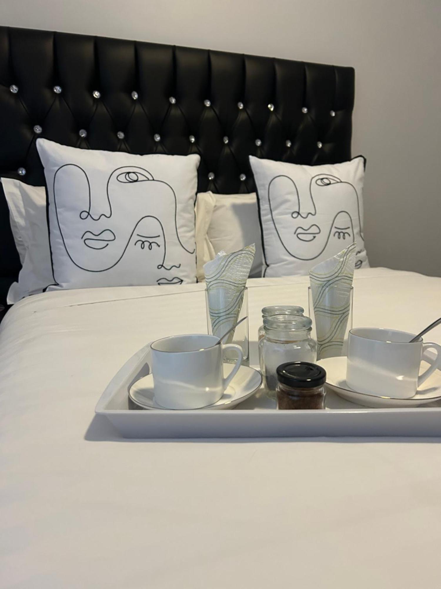 Skyfly Bed & Breakfast マンジニ エクステリア 写真